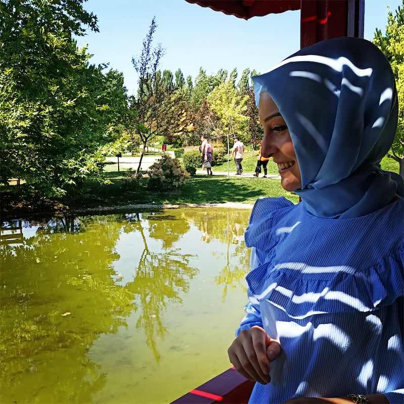 Demet Akbaş